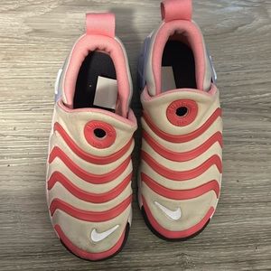 Girls Nike slid ons size 13.5